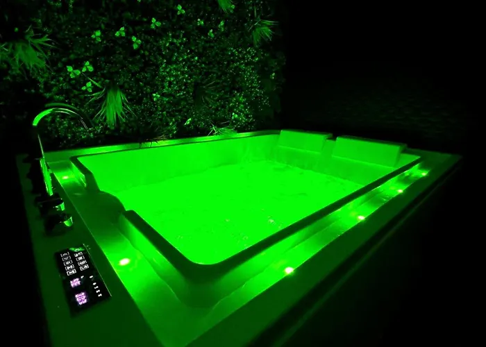 度假居 Private With Hot Tub 加来