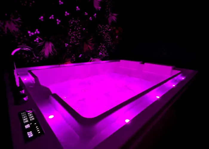 Private With Hot Tub 度假居 加来